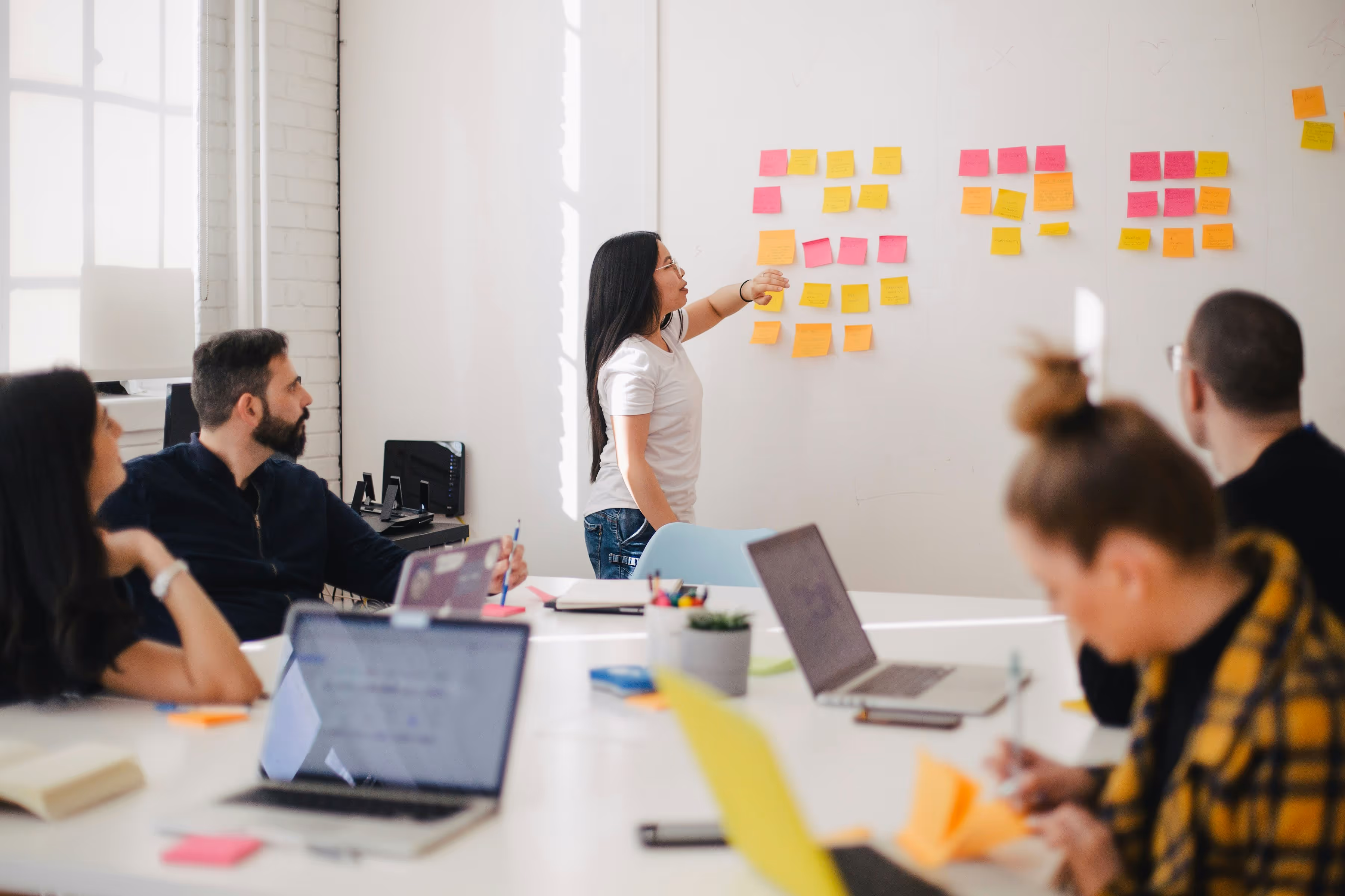 Maximiser l'Impact de vos Enseignes Commerciales